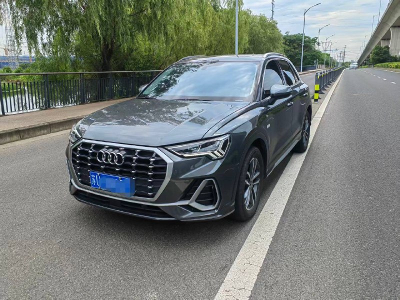 Audi Q3 2022, фото 1